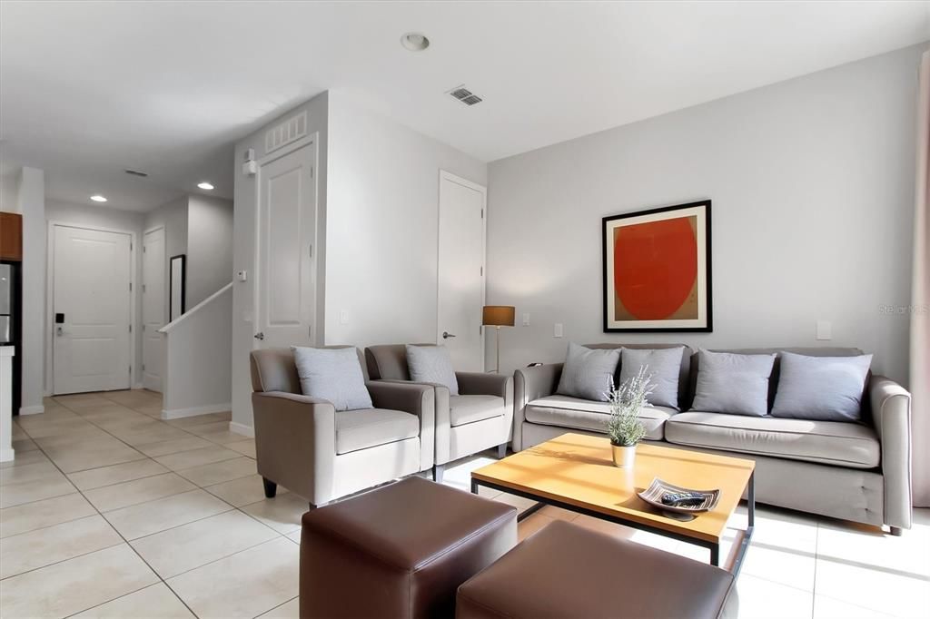 For Sale: $289,000 (2 beds, 2 baths, 1350 Square Feet)