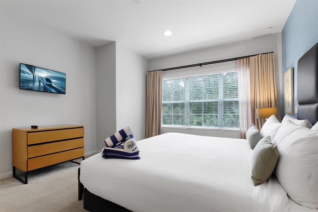 For Sale: $289,000 (2 beds, 2 baths, 1350 Square Feet)