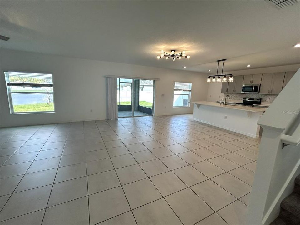 出租: $2,700 (5 贝兹, 3 浴室, 2328 平方英尺)