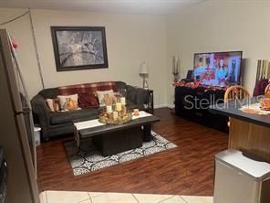 For Rent: $1,395 (2 beds, 1 baths, 900 Square Feet)