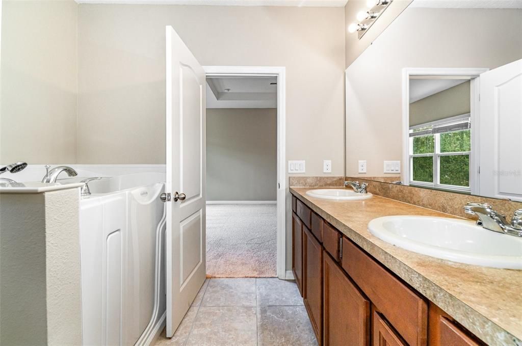 For Sale: $335,000 (3 beds, 2 baths, 1863 Square Feet)