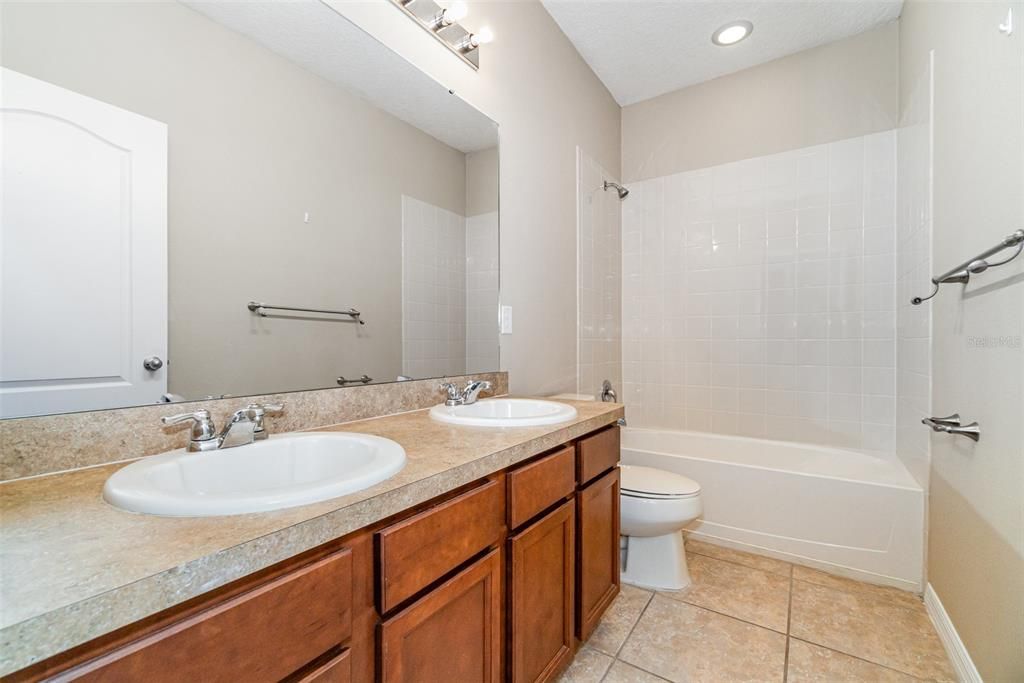 For Sale: $335,000 (3 beds, 2 baths, 1863 Square Feet)