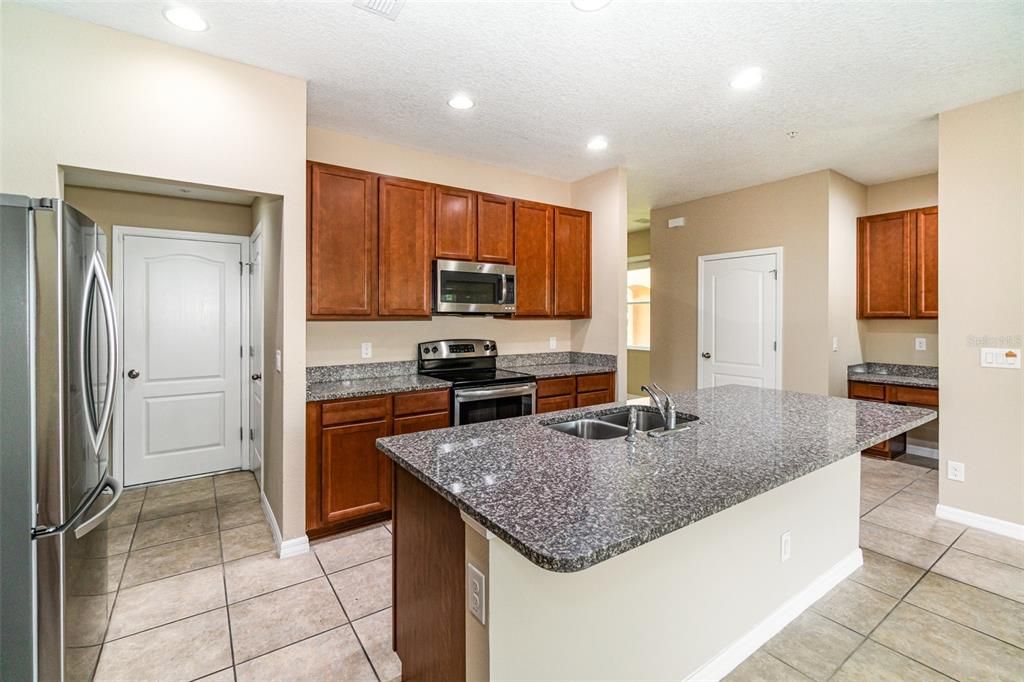 For Sale: $335,000 (3 beds, 2 baths, 1863 Square Feet)