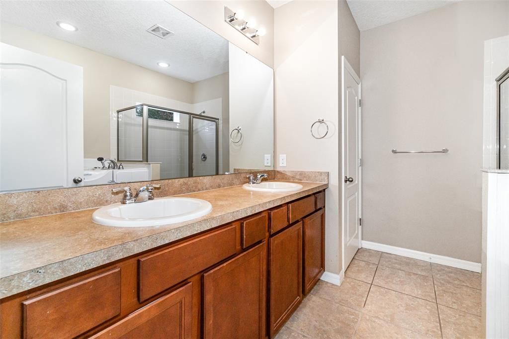 For Sale: $335,000 (3 beds, 2 baths, 1863 Square Feet)