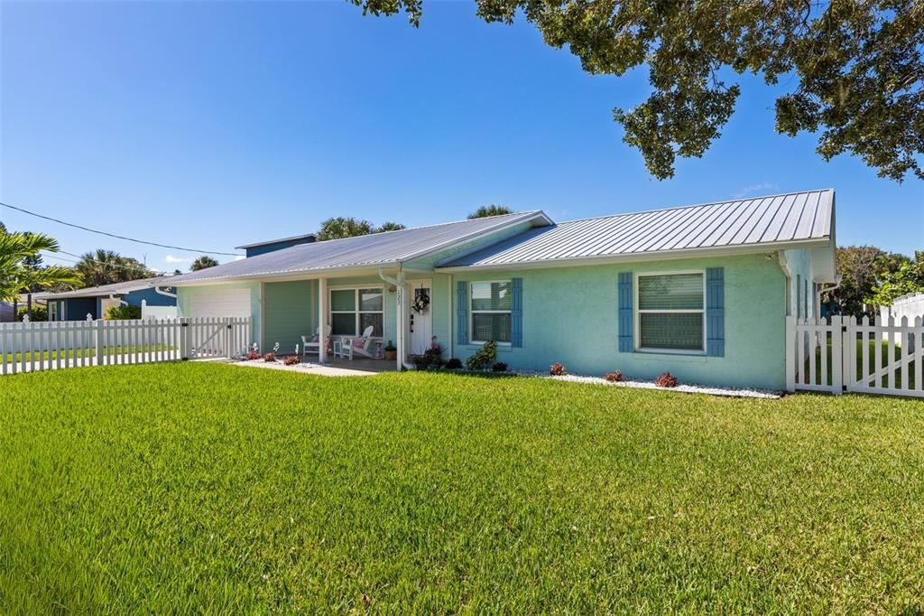 合同活跃: $875,000 (4 贝兹, 2 浴室, 1560 平方英尺)