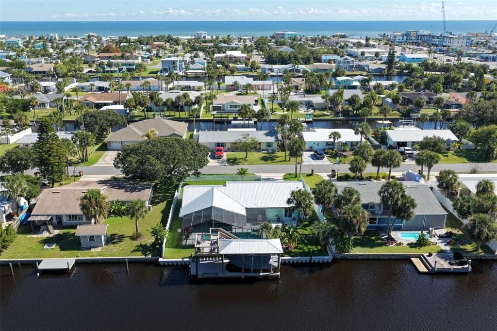 合同活跃: $875,000 (4 贝兹, 2 浴室, 1560 平方英尺)