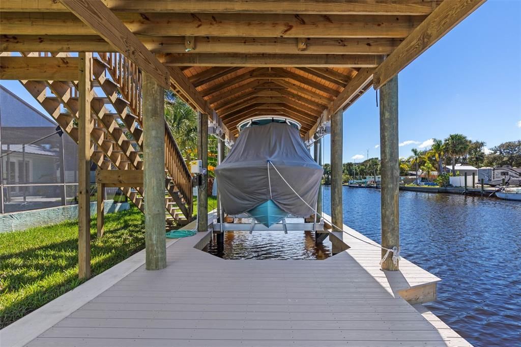 合同活跃: $875,000 (4 贝兹, 2 浴室, 1560 平方英尺)