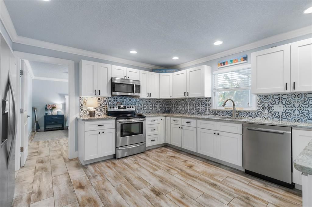 合同活跃: $875,000 (4 贝兹, 2 浴室, 1560 平方英尺)