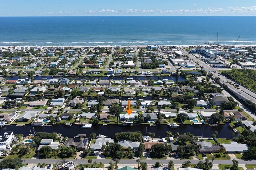 合同活跃: $875,000 (4 贝兹, 2 浴室, 1560 平方英尺)