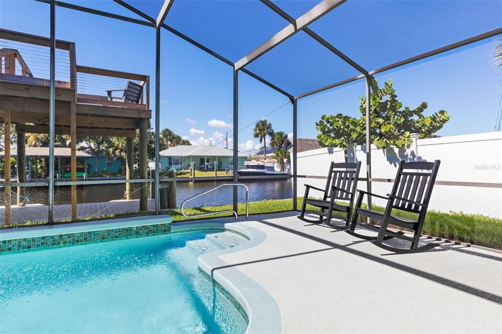 合同活跃: $875,000 (4 贝兹, 2 浴室, 1560 平方英尺)