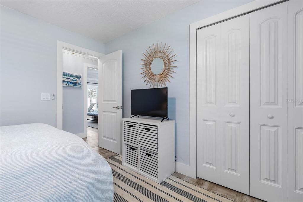 合同活跃: $875,000 (4 贝兹, 2 浴室, 1560 平方英尺)