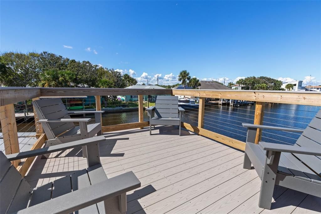 合同活跃: $875,000 (4 贝兹, 2 浴室, 1560 平方英尺)