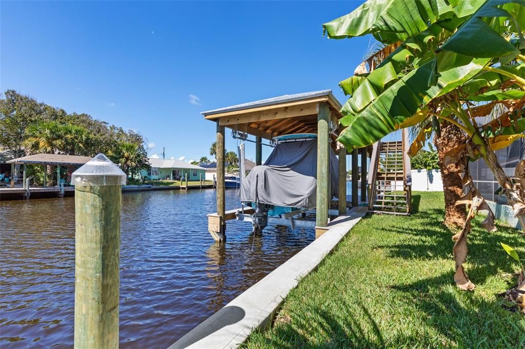 合同活跃: $875,000 (4 贝兹, 2 浴室, 1560 平方英尺)