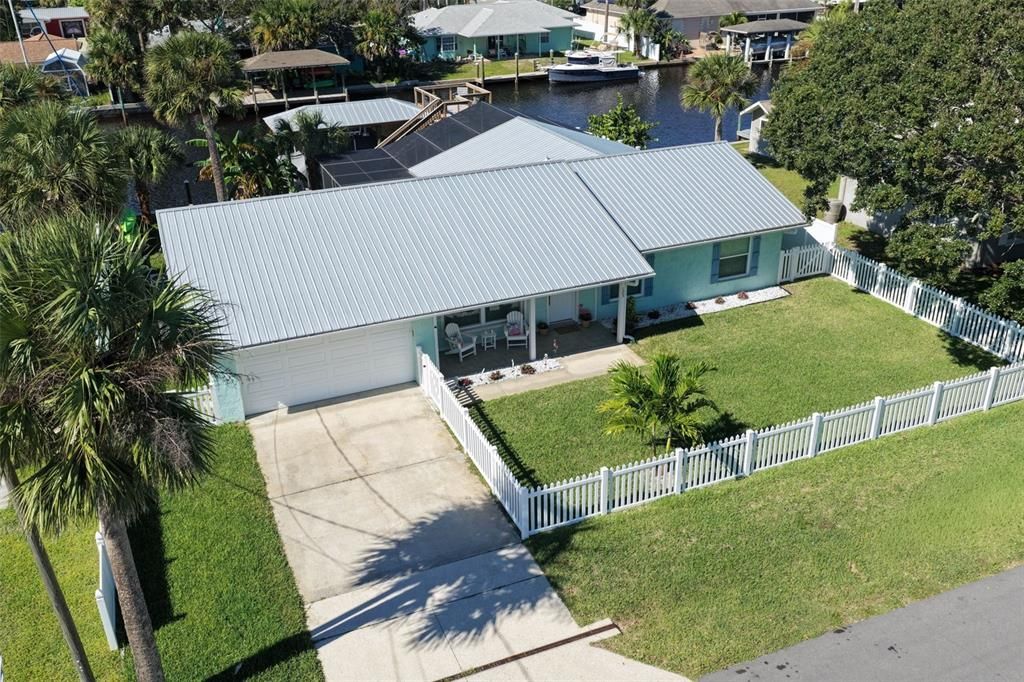 合同活跃: $875,000 (4 贝兹, 2 浴室, 1560 平方英尺)