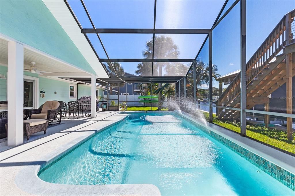 合同活跃: $875,000 (4 贝兹, 2 浴室, 1560 平方英尺)