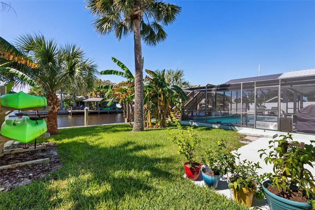 合同活跃: $875,000 (4 贝兹, 2 浴室, 1560 平方英尺)