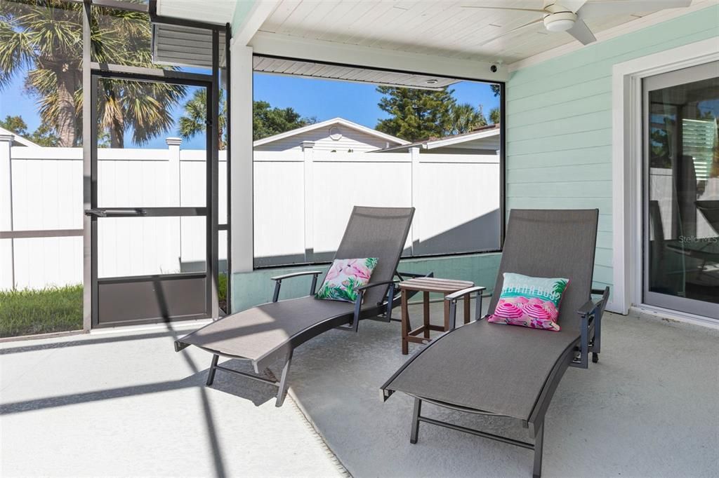 合同活跃: $875,000 (4 贝兹, 2 浴室, 1560 平方英尺)