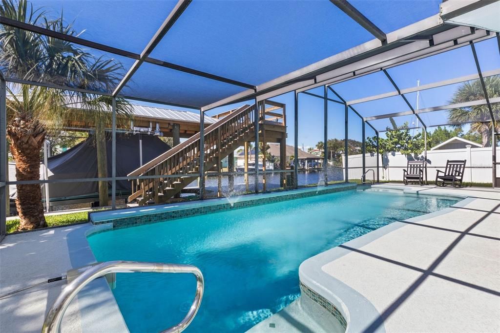 合同活跃: $875,000 (4 贝兹, 2 浴室, 1560 平方英尺)