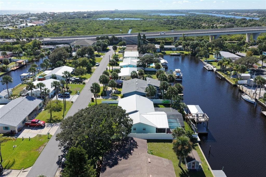 合同活跃: $875,000 (4 贝兹, 2 浴室, 1560 平方英尺)