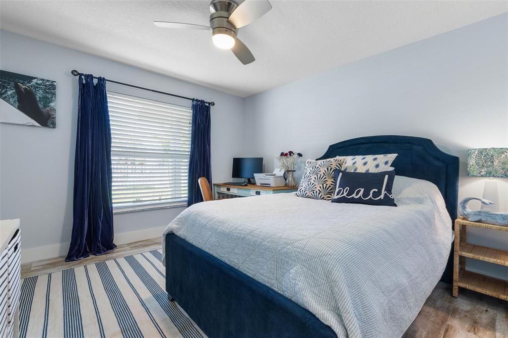 合同活跃: $875,000 (4 贝兹, 2 浴室, 1560 平方英尺)