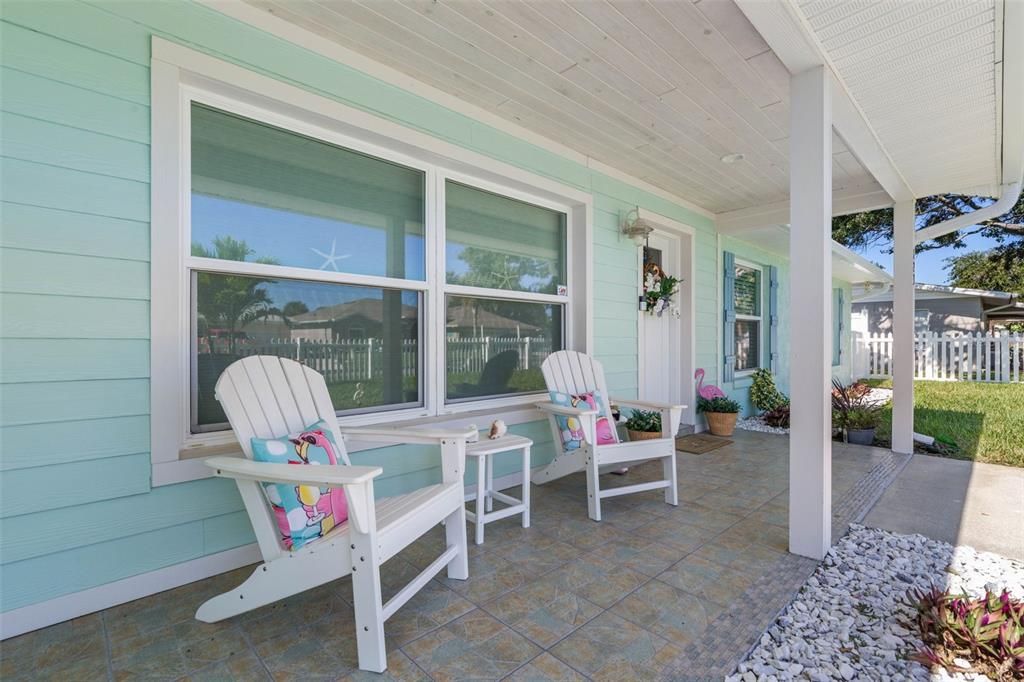 合同活跃: $875,000 (4 贝兹, 2 浴室, 1560 平方英尺)