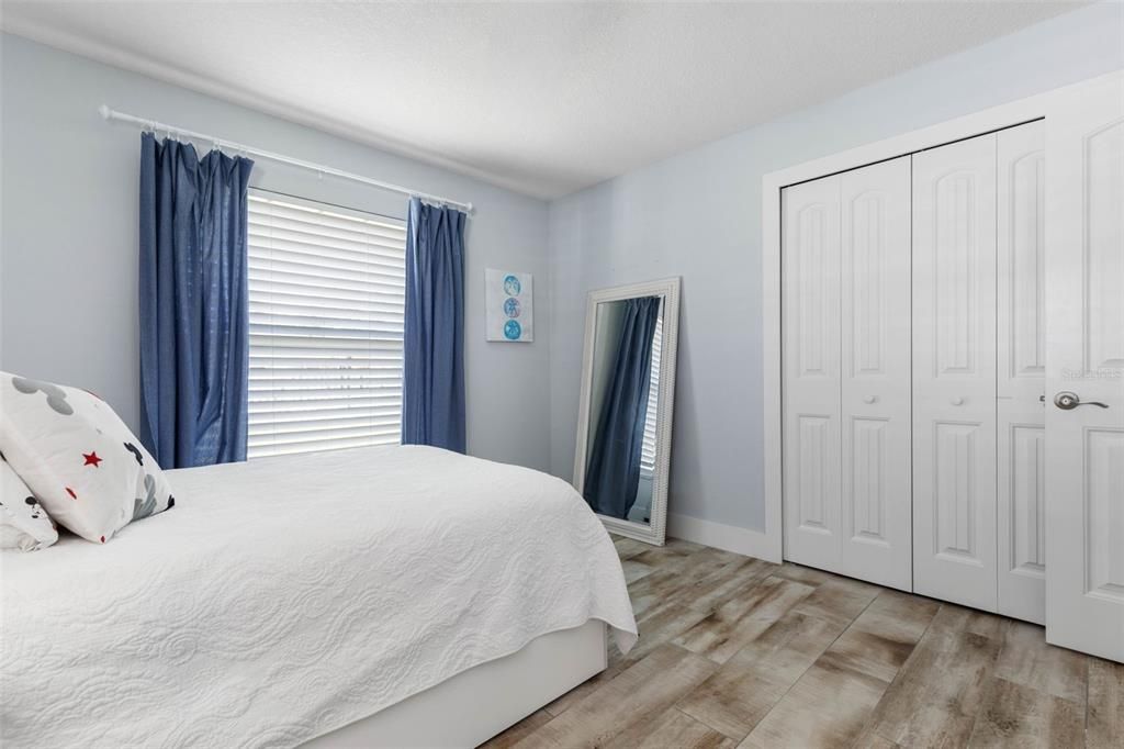 合同活跃: $875,000 (4 贝兹, 2 浴室, 1560 平方英尺)