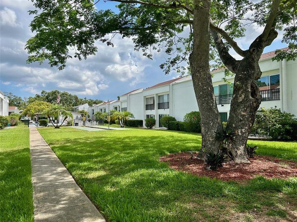 Active With Contract: $159,900 (2 beds, 2 baths, 1040 Square Feet)