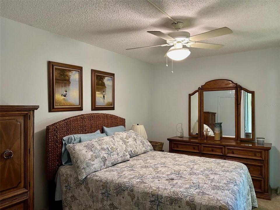 Active With Contract: $159,900 (2 beds, 2 baths, 1040 Square Feet)