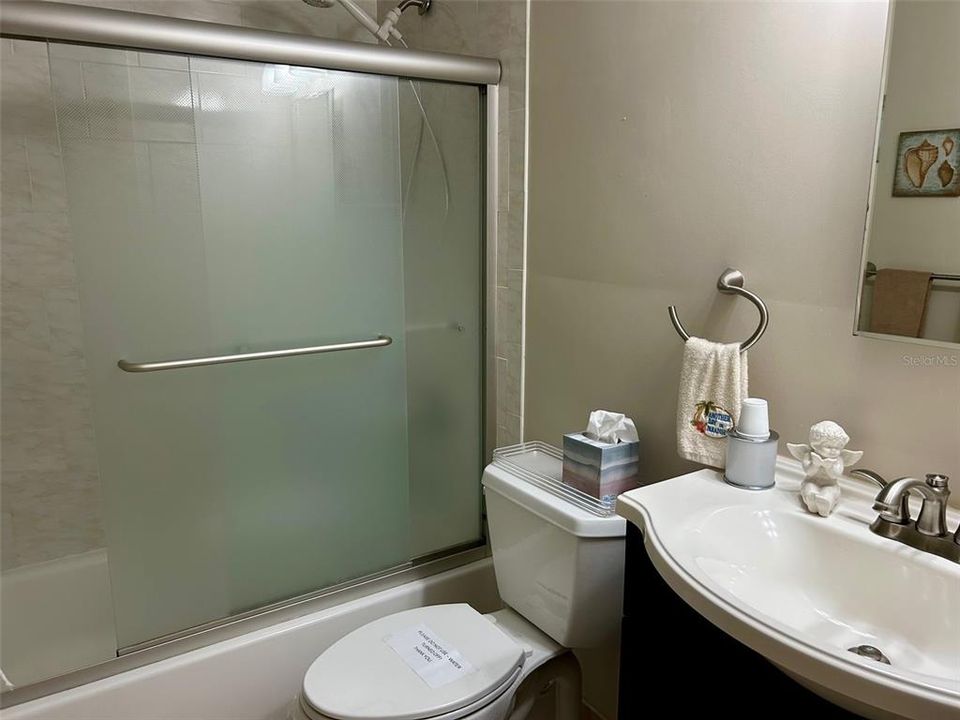 Active With Contract: $159,900 (2 beds, 2 baths, 1040 Square Feet)