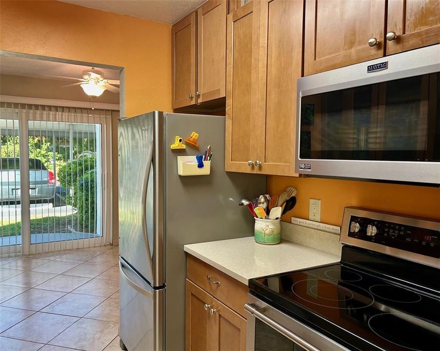 Active With Contract: $159,900 (2 beds, 2 baths, 1040 Square Feet)