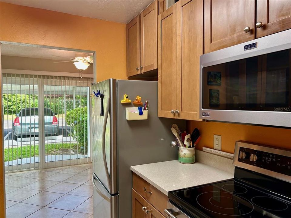 Active With Contract: $159,900 (2 beds, 2 baths, 1040 Square Feet)