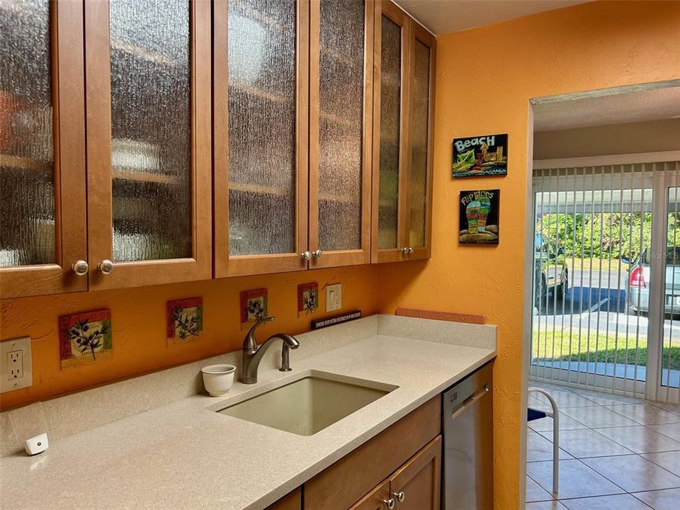 Active With Contract: $159,900 (2 beds, 2 baths, 1040 Square Feet)