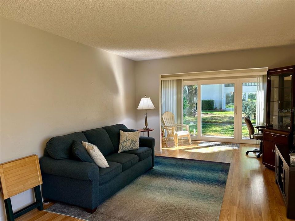 Active With Contract: $159,900 (2 beds, 2 baths, 1040 Square Feet)