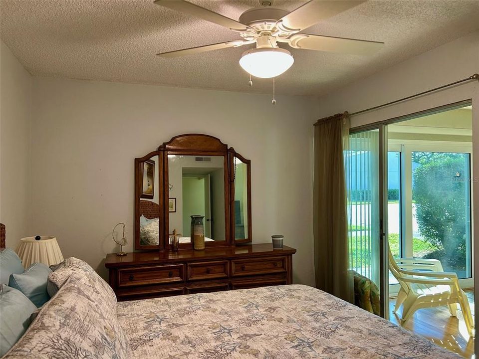 Active With Contract: $159,900 (2 beds, 2 baths, 1040 Square Feet)