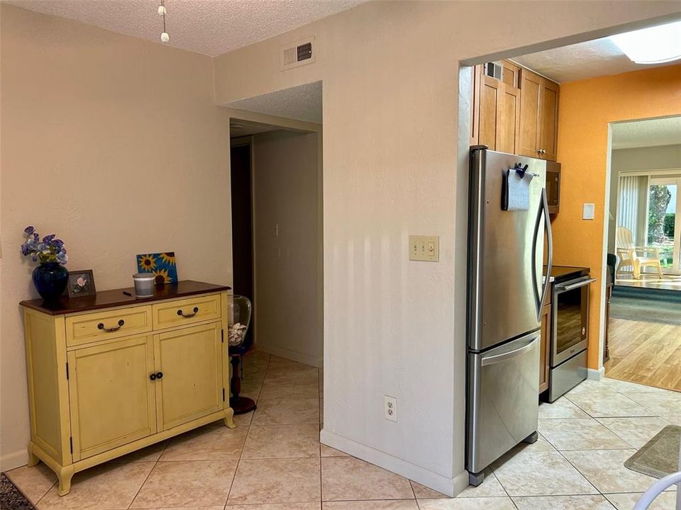 Active With Contract: $159,900 (2 beds, 2 baths, 1040 Square Feet)