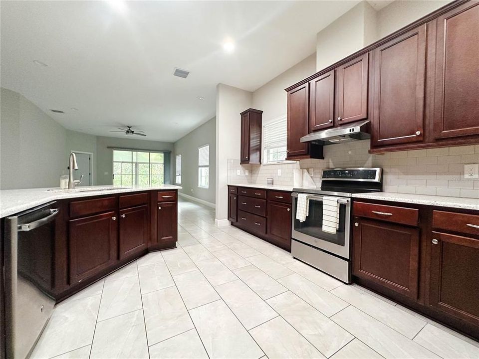 На продажу: $529,000 (2 спален, 2 ванн, 1704 Квадратных фут)