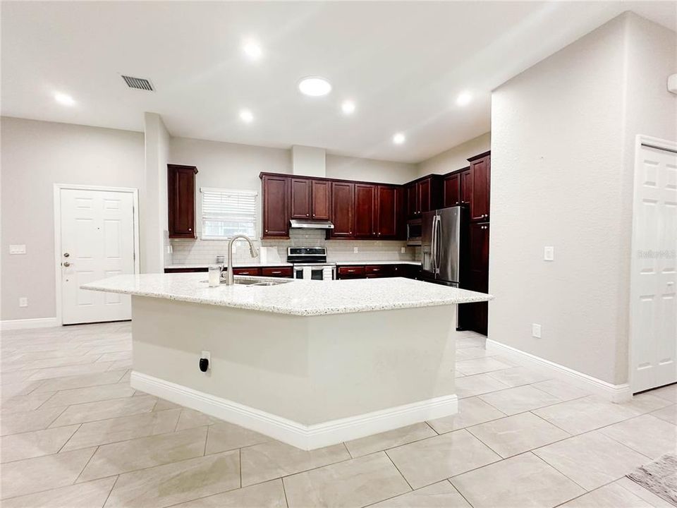 На продажу: $529,000 (2 спален, 2 ванн, 1704 Квадратных фут)