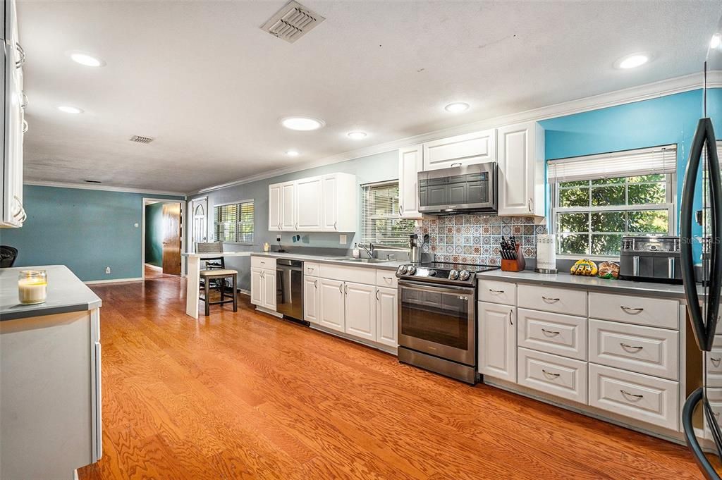 For Sale: $259,900 (2 beds, 2 baths, 1794 Square Feet)