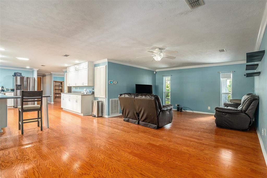 For Sale: $259,900 (2 beds, 2 baths, 1794 Square Feet)