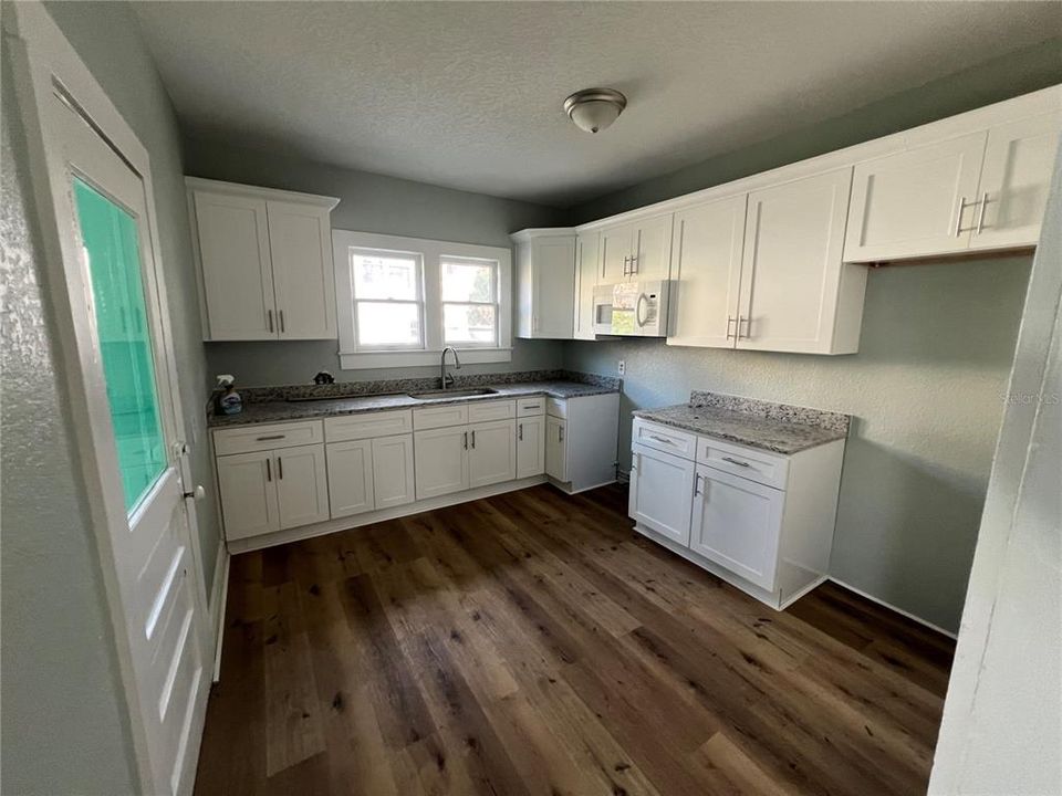 For Rent: $1,700 (2 beds, 2 baths, 1125 Square Feet)