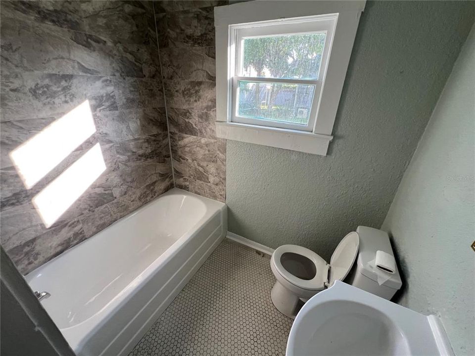 For Rent: $1,700 (2 beds, 2 baths, 1125 Square Feet)