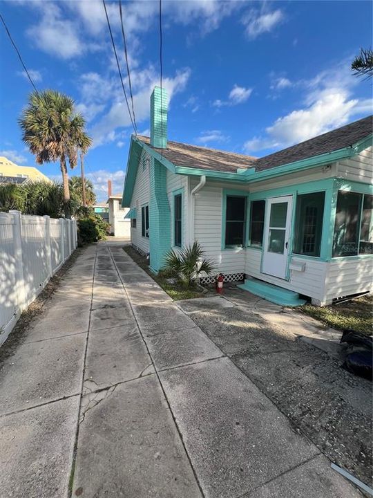 For Rent: $1,700 (2 beds, 2 baths, 1125 Square Feet)