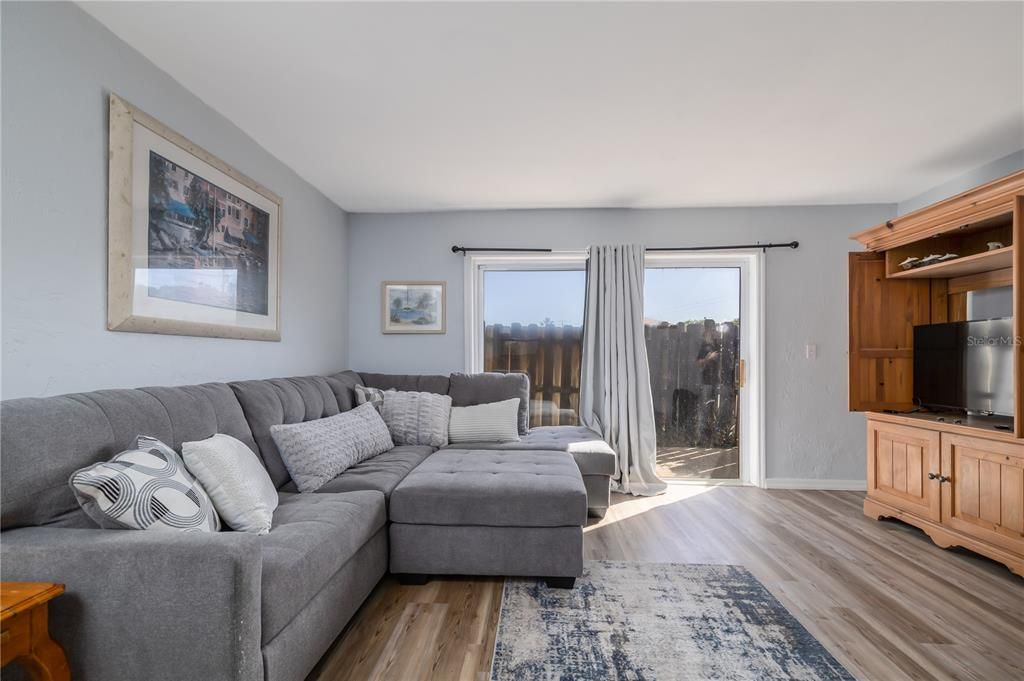 待售: $364,900 (2 贝兹, 2 浴室, 1190 平方英尺)