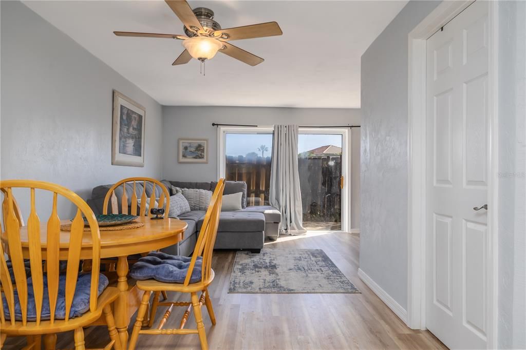 待售: $364,900 (2 贝兹, 2 浴室, 1190 平方英尺)