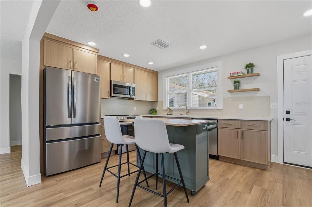 For Sale: $449,800 (4 beds, 2 baths, 1552 Square Feet)