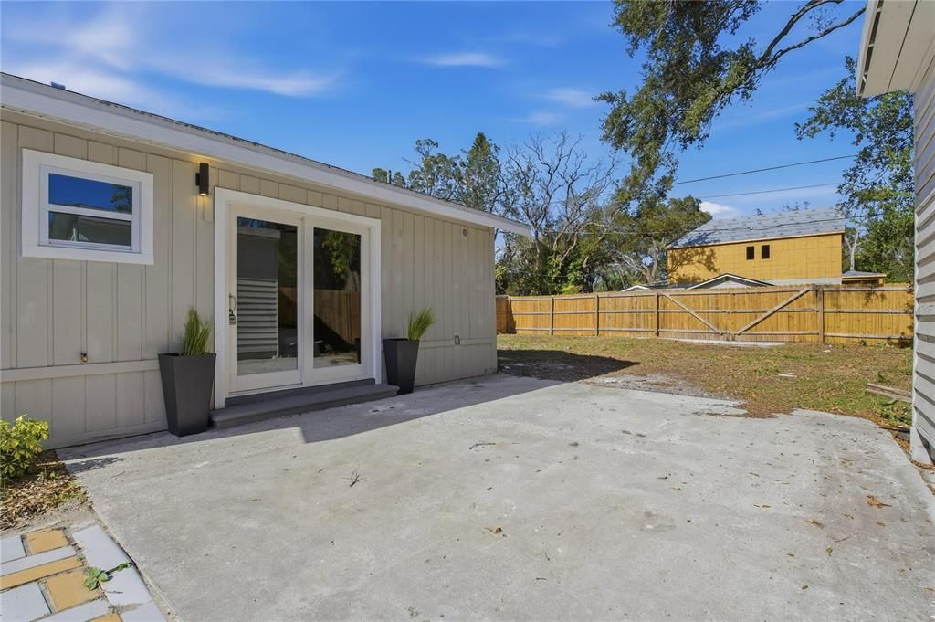 For Sale: $449,800 (4 beds, 2 baths, 1552 Square Feet)