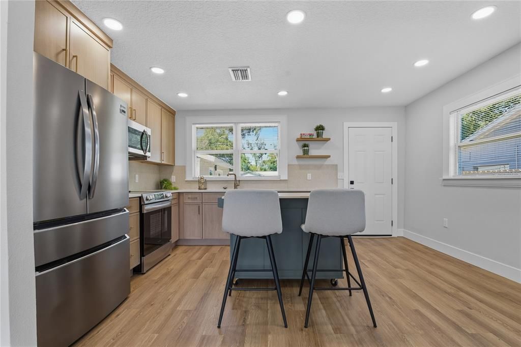 For Sale: $449,800 (4 beds, 2 baths, 1552 Square Feet)