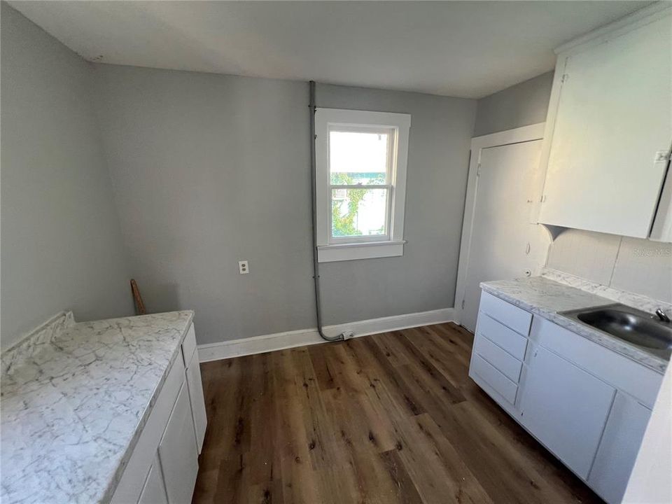 For Rent: $1,200 (1 beds, 1 baths, 557 Square Feet)