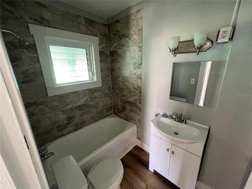 For Rent: $1,200 (1 beds, 1 baths, 557 Square Feet)