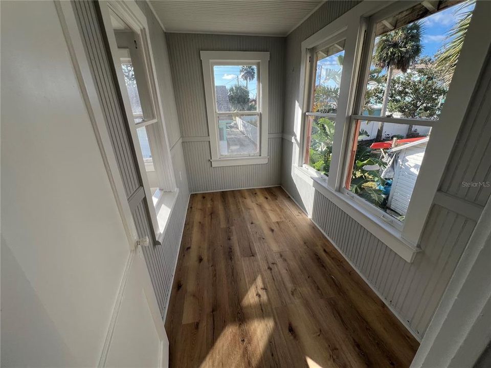 For Rent: $1,200 (1 beds, 1 baths, 557 Square Feet)